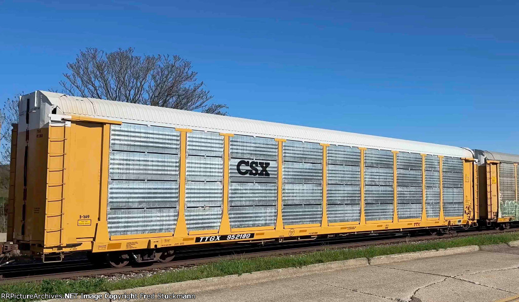 CSX B1649 is new here.